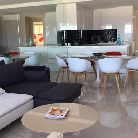 Apartment De Standing Face A La Mer Avec Vue Exceptionnelle Sur Les Iles De Lerins *