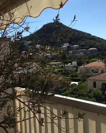 Apartment De Standing Face A La Mer Avec Vue Exceptionnelle Sur Les Iles De Lerins *