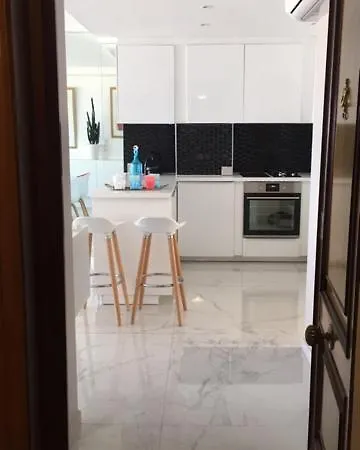 Apartment De Standing Face A La Mer Avec Vue Exceptionnelle Sur Les Iles De Lerins *